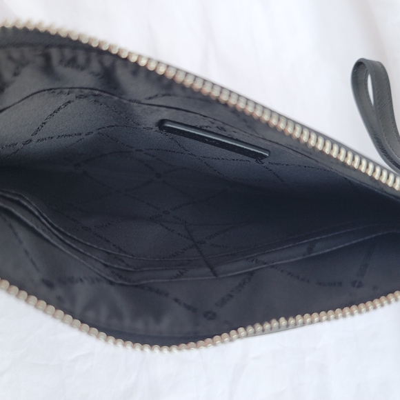 Michael Kors Black Signature Leather Zip Clutch Wristlet - Picture 5 of 6